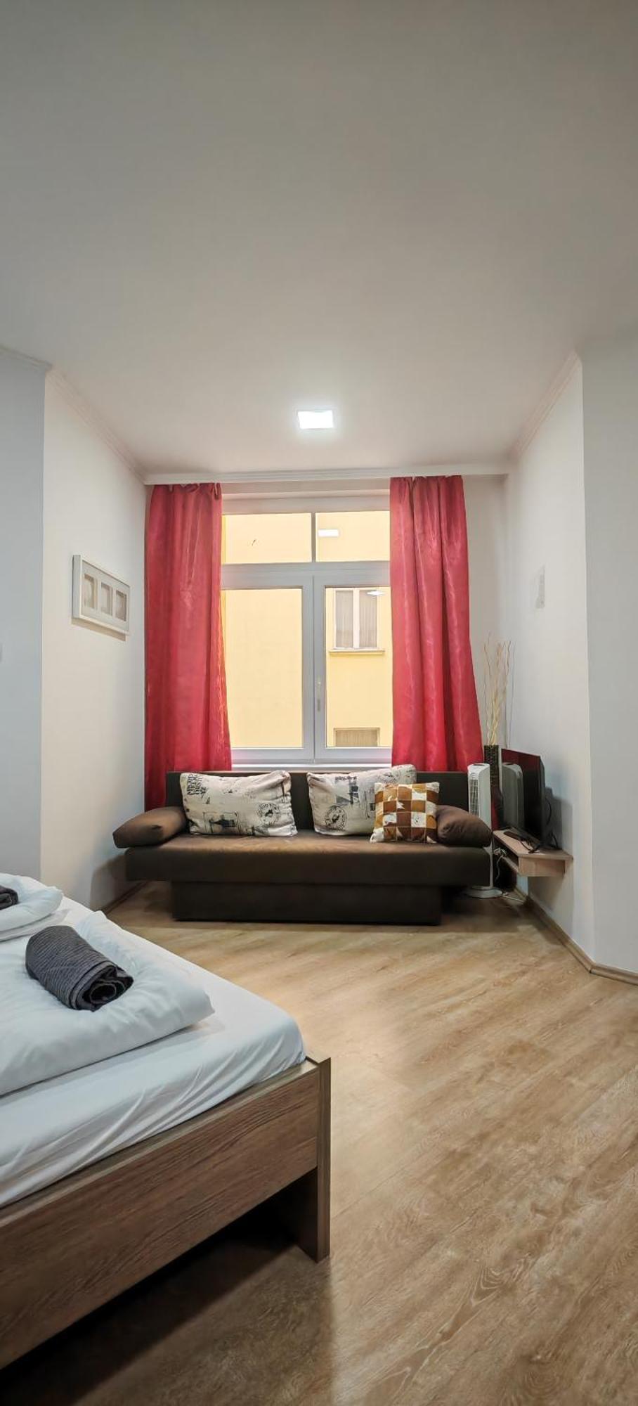 Seasons Design Rooms Budapest Esterno foto